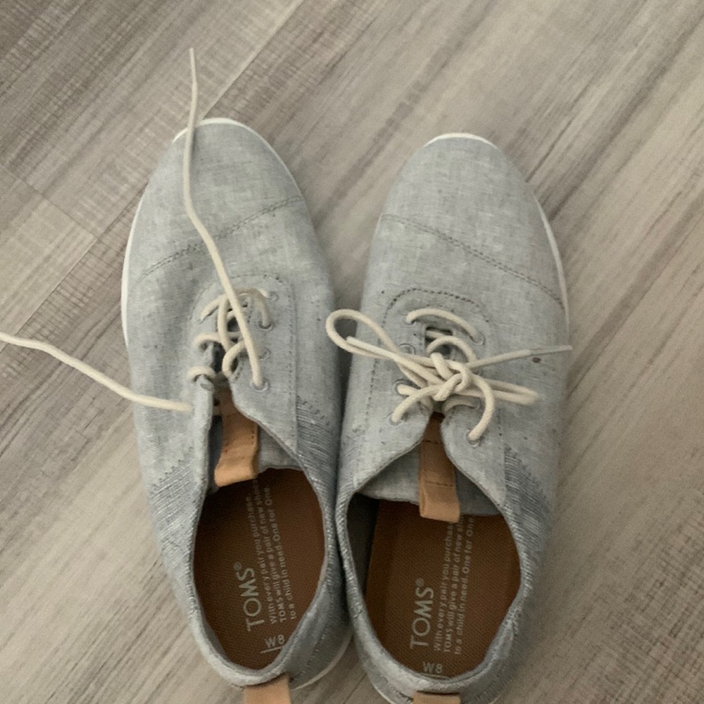 Toms shoes. Size 8. Good condition.